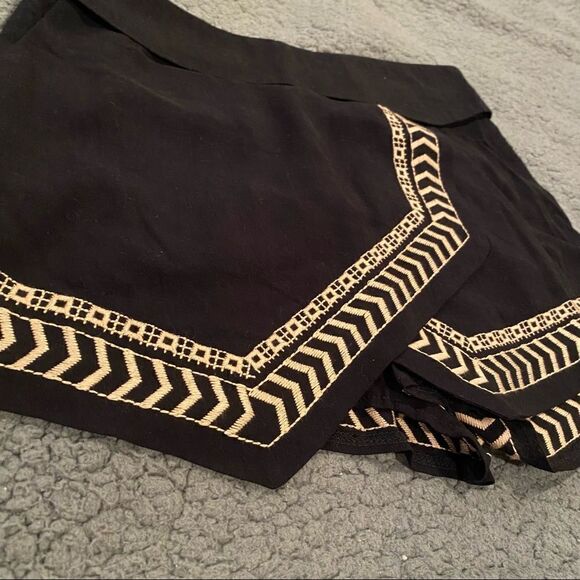 Umgee Skorts  - Picture 3 of 11